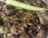 A picture of step 2 of Chicken Livers and Gizzards with Onions and Peppers.