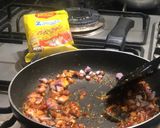 A picture of step 4 of Burnt chilli garlic Maggi.