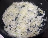 Foto del paso 1 de la receta Macarrones con langostinos, setas y atún