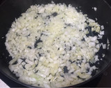 Foto del paso 1 de la receta: Macarrones con langostinos, setas y atún