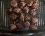 A picture of step 4 of Meat balls.