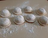 Foto del paso 4 de la receta: Sorrentinos caseros rellenos con jamón, ricota y queso