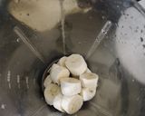 A picture of step 3 of Banana shake.