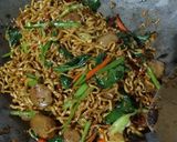 Foto langkah ke 5 dari resep Mie Goreng Jawa.