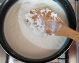 A picture of step 3 of Othmaliyeh or Kunafa with Cream.