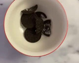 A picture of step 1 of 2-Ingredient Oreo Mug Cake Without an Oven 🤯.