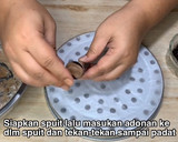 Foto langkah ke 4 dari resep Kue semprit wajan.