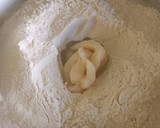 गुंजिया/ करंजी(gujiya karanji recipe in hindi) रेसिपी चरण 2 फोटो