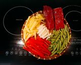 Hình bước làm 2 của món Bò cuộn rau củ
