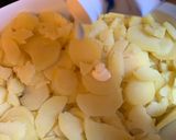 Une image de l'étape 1 de Gratin de pommes de terre, saumon fumé et ciboulette.