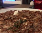 Foto del passaggio 3 della ricetta Risotto rosso con funghi e burrata