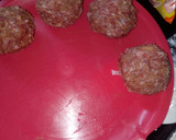 Foto del paso 3 de la receta: Albóndigas rellenas de queso crema, en salsa de tomate...!
