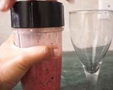 A picture of step 2 of Strawberry and black grapes smoothie.