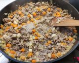 A picture of step 3 of Spaghetti Bolognese.