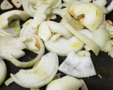 Foto del paso 1 de la receta: Garbanzos con cebolla