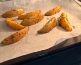 Foto langkah ke 3 dari resep Potato Wedges.