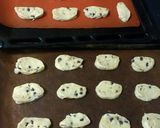 Foto del paso 5 de la receta: Galletas con crocante de almendras y chips