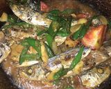 Foto langkah ke 4 dari resep Gereh besek tumis lombok ijo.