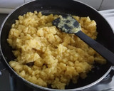A picture of step 2 of Moong dal halwa.