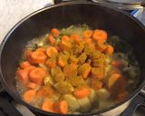 Une image de l'étape 6 de Soupe au chou carottes pommes de terre saucisse fumée et persil.