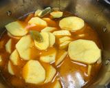 Savanyú krumplifőzelék tejföllel recept fázis 2 fotója