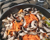 Foto del paso 2 de la receta: Wok de vegetales y espaguetis 🍆🥕🧅🫑