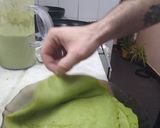 Foto del paso 1 de la receta: Crepes de espinaca rellenas de pollo, queso con salsas