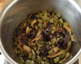 Foto del paso 3 de la receta: Nopales con chile ancho, fáciles y rápidos
