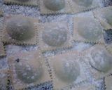 Foto del paso 4 de la receta: Ravioles de mozzarella, jamón y acelga #masaeconomica