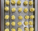 Foto langkah ke 3 dari resep Biskuit susu semprit / kukis susu.