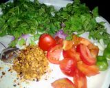 A picture of step 1 of Mix green chutney.