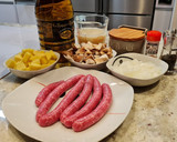 Foto del paso 1 de la receta: Patatas guisadas con salchichas frescas y setas shiitake