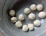 Foto langkah ke 4 dari resep Bola Tahu Goreng Mentega.
