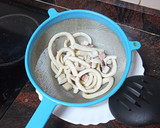 Foto del paso 2 de la receta: Arroz amarillo con calamares