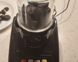 A picture of step 1 of Oreo Shake.