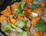 Foto langkah ke 4 dari resep Tumis Sayur Pelangi.