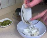 Foto del paso 1 de la receta: Tosta de salmón, aguacate y queso crema