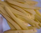 A picture of step 1 of Fries Pakoray.