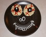 Foto del paso 11 de la receta: Huevos rellenos ojos de monstruo de Halloween