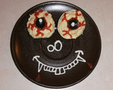 Foto del paso 11 de la receta: Huevos rellenos ojos de monstruo de Halloween