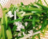 Hình bước làm 1 của món Bông Tỏi Ba Góc Xào Bò Bằm