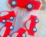 A picture of step 4 of Car theme cake.