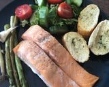 A picture of step 4 of Salmon and asparagus.