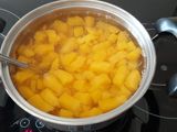 Gelatina de melocotón con trocitos