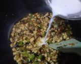 Foto langkah ke 5 dari resep Tumis Ayam Jamur Pedas (Isian Bakpao & Roti).