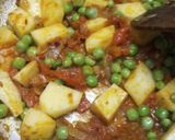A picture of step 3 of Aaloo matar sabzi.