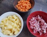 Une image de l'étape 1 de Lentilles vertes aux lardons et aux légumes.