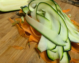 Foto del paso 1 de la receta: Ensalada de perdiz en escabeche con crudités y granada