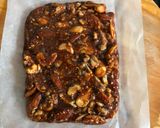 मिक्स ड्राई फ्रूट (बदाम,काजू,अक्रोड) बर्फी/चिक्की mix dryfruit chikki recipe in marathi) रेसिपी स्टेप 4 फोटो 