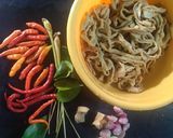 Foto langkah ke 1 dari resep Oseng Usus Ayam Pedas.